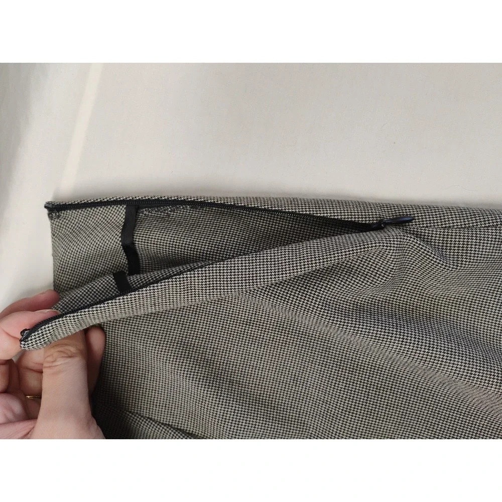 Larry Levine Stretch Womens 10 Houndstooth Black/Gray Pleated Bottom Skirt‎